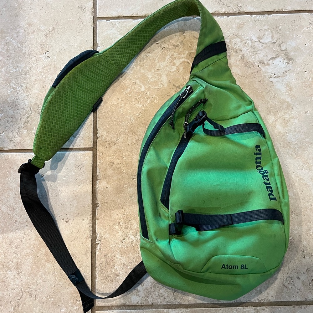 Patagonia atom 8L sling bag